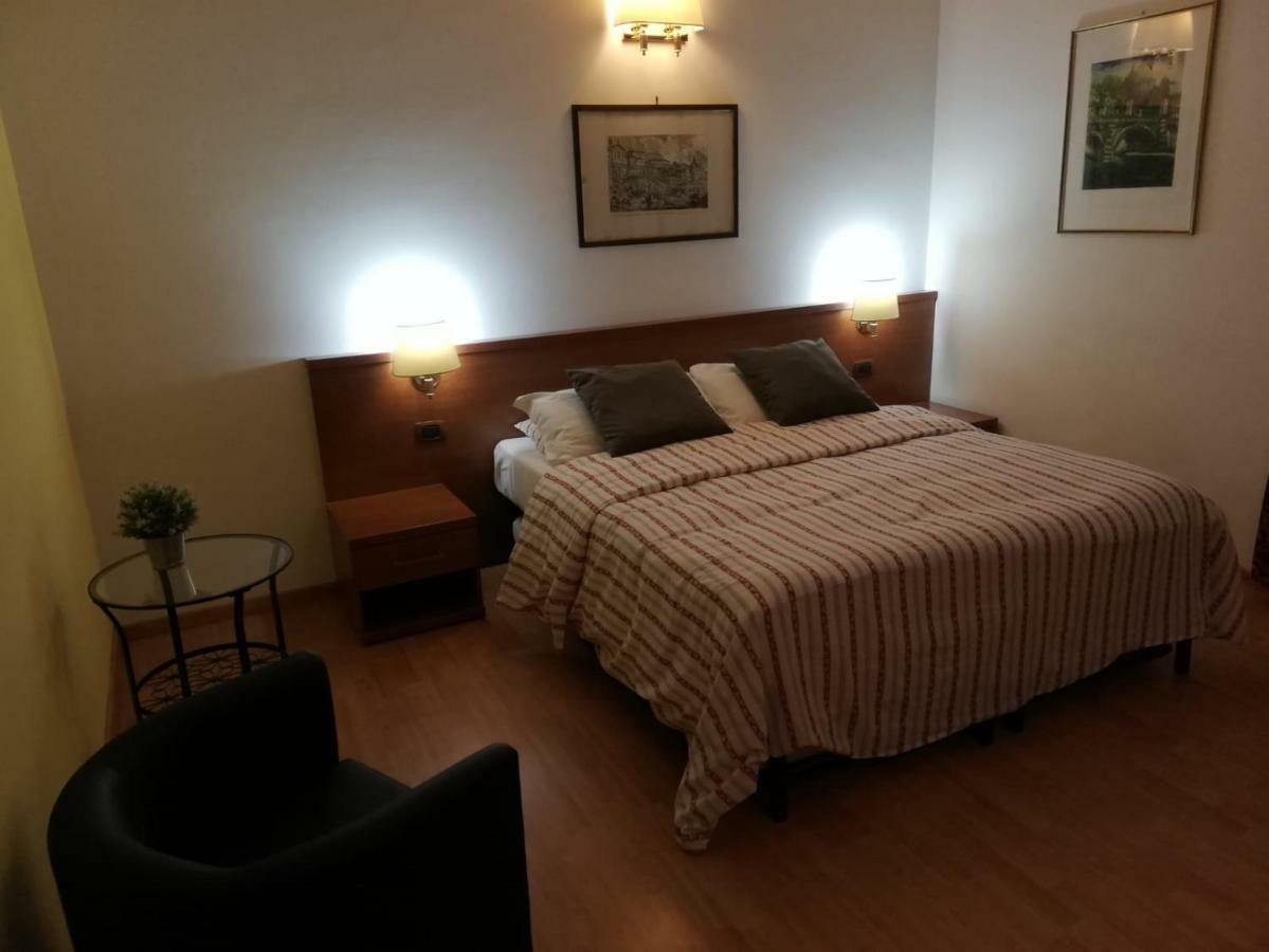 Domus Appia 154 B&B Roma Ngoại thất bức ảnh